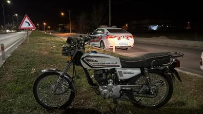 Motosiklet Kaldırıma Çarptı: İki Kişi Yaralandı