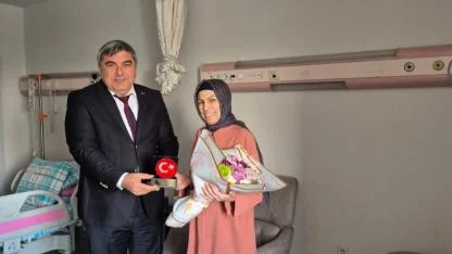 Müdür Sünnetci, Öğretmenler Günü’nü Hastanede Geçiren Öğretmeni Unutmadı