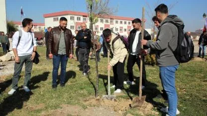 Mühendislik Fakültesinde “Pilav Günü ve Fidan Dikme” Etkinliği Gerçekleştirildi