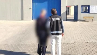 Polisten Nokta Atışı: Aranan Dolandırıcı Yakalandı!