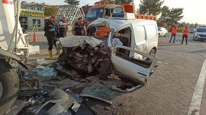 Ankara'da Yürek Burkan Kaza: Tanker ve Hafif Ticari Araç Çarpıştı!