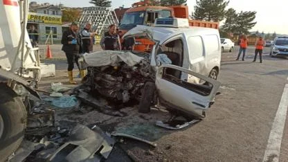 Ankara'da Yürek Burkan Kaza: Tanker ve Hafif Ticari Araç Çarpıştı!