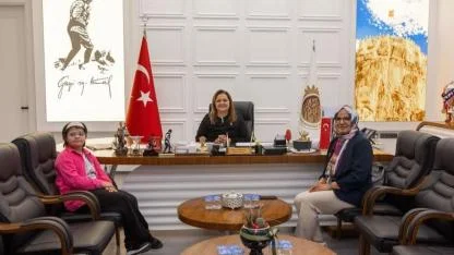 Başkan Köksal, Özel Çocuk Pınar’ı Ve Annesini Makamında Ağırladı