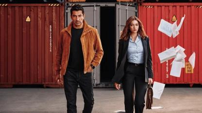 Kenan İmirzalıoğlu ve Afra Saraçoğlu’nu Buluşturan “A.B.İ.” Dizisinden İlk Afiş Yayınlandı!