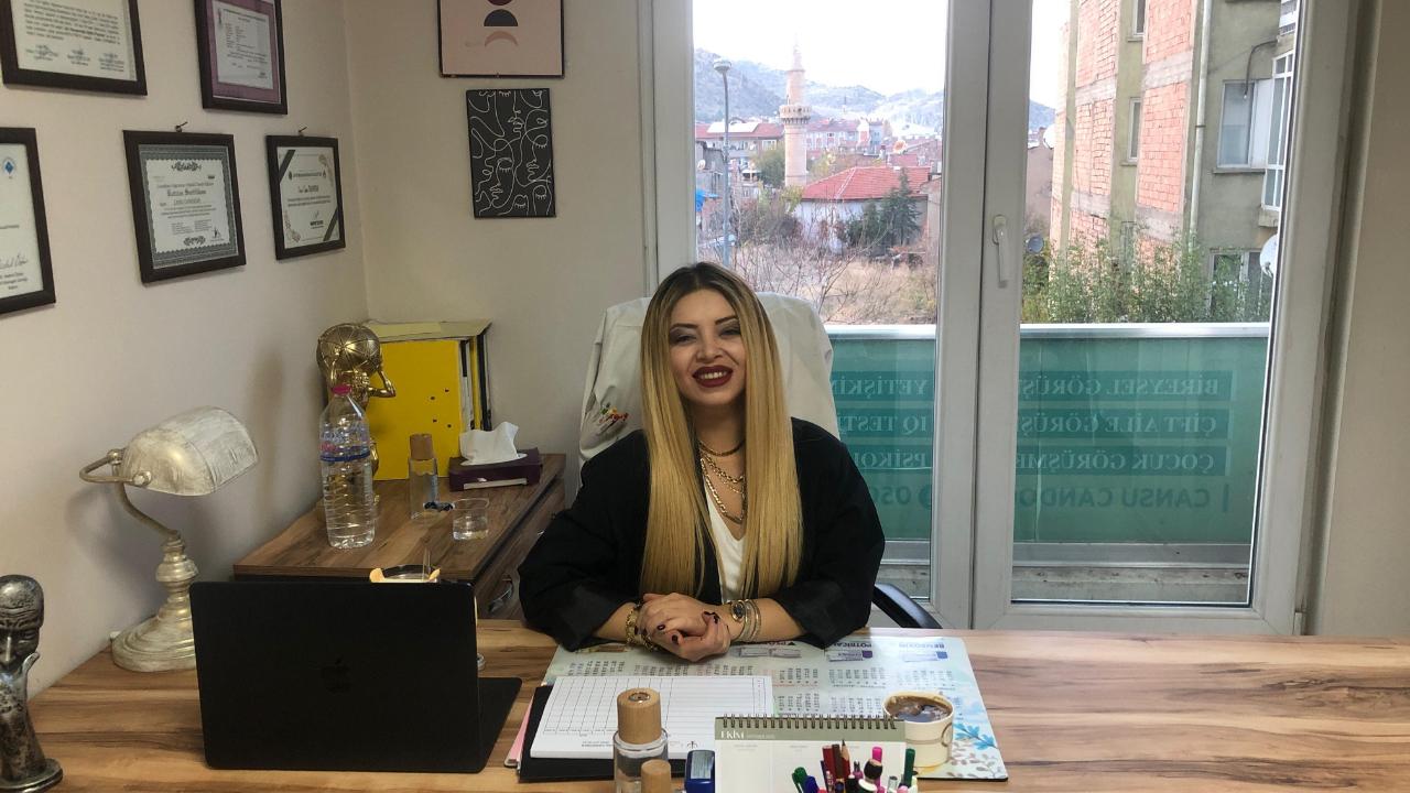 Psikolog Cansu Candoğan: “Gerçek Sevgi Benlik Sınırlarına Saygı ve Özgürlük Alanı İçerir”