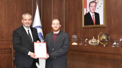 Rektör Aslan’dan Gürcistanlı Tıp Öğrencisine Sertifika