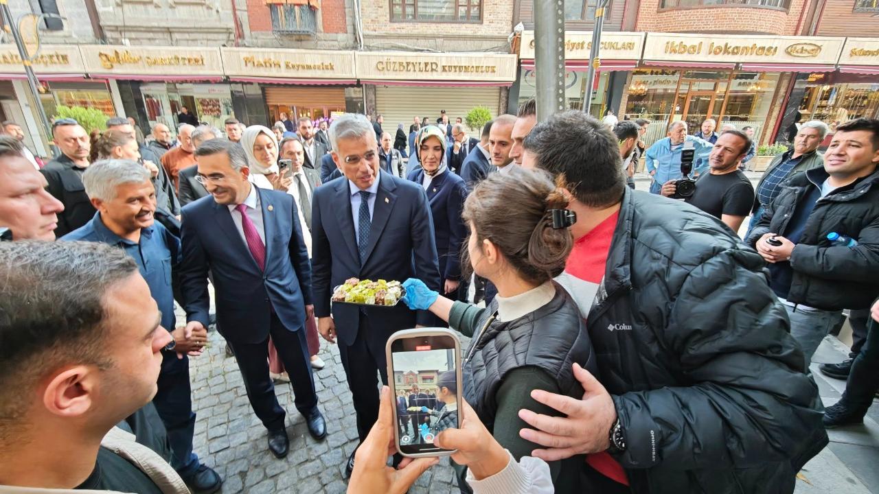 Sağlık Bakanı Memişoğlu, Afyonkarahisar’da Esnafla Buluştu