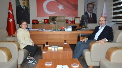 Sağlık Müdürü Öztürk’ün Minik Misafiri Mina’ya Sağlık Eğitimi