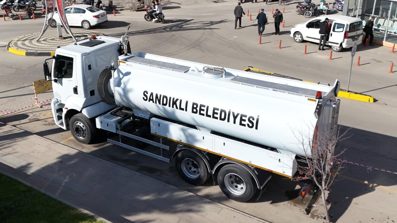 Sandıklı Belediyesi Araç Filosunu Güçlendirdi 13 Tonluk Arazöz Hibe Edildi