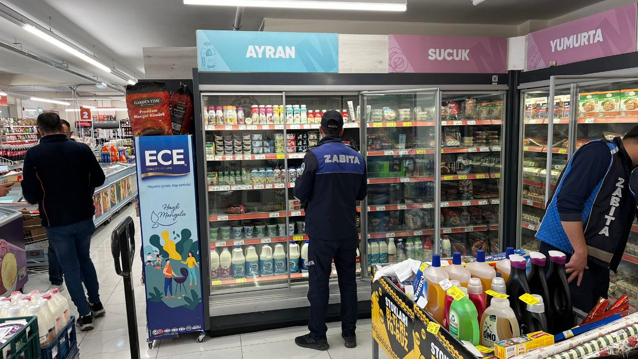 Sandıklı Belediyesi Zabıta Ekiplerinden Marketlere Denetim