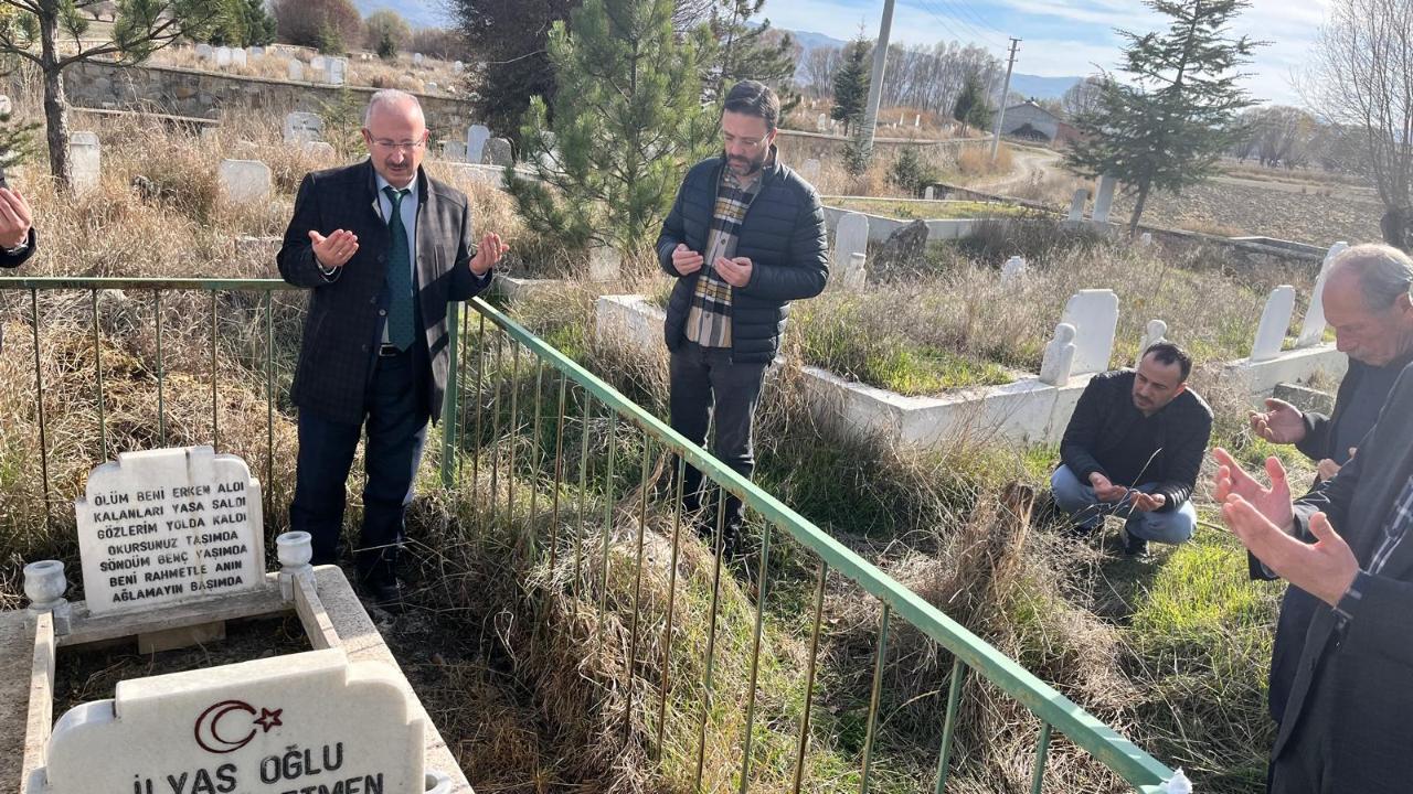 Şehit Öğretmen Ali Çağlar Unutulmadı, Öğrenciler Kabri Başında Dua Etti