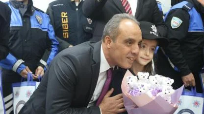 Sınıf Başkanlığı Vaadi Gerçek Oldu: Afyonkarahisar Bürokratları Ahmet Ömer Kocaşaban İlkokulu'nda