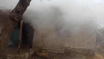 Şuhut’ta Korkutan Yangın! Ev Alev Alev Yandı, Facia Son Anda Önlendi