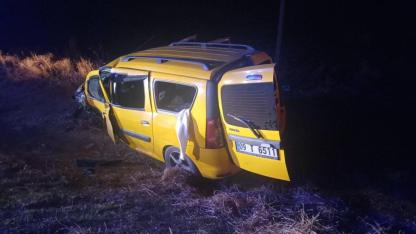 Taksi ile Otomobil Kafa Kafaya Çarpıştı: 1 Çocuk Öldü, 8 Kişi Yaralı