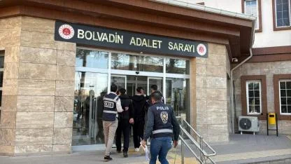 Ticari Taksiyle Geldiler, 2 Milyon TL’lik Dolandırıcılık Yaptılar: Otobüste Yakalandılar