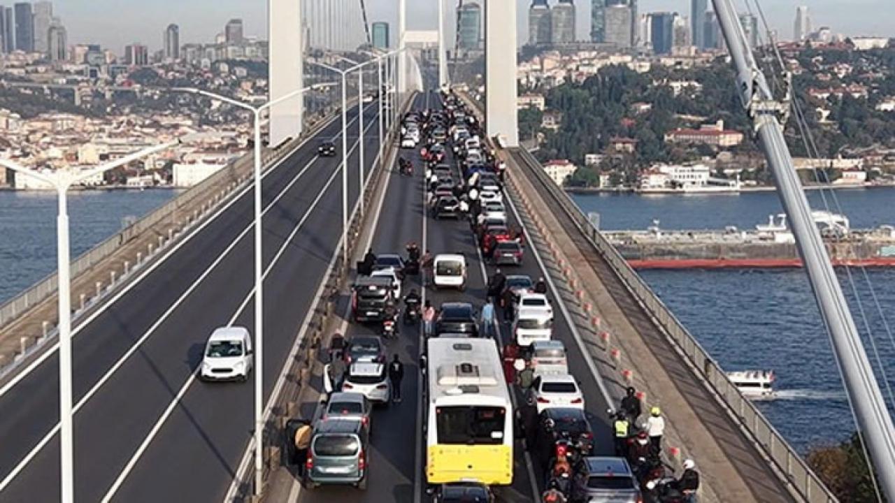 Türkiye Atatürk’ü Anıyor: Yurt Genelinde Duygu Dolu Anlar Yaşandı!