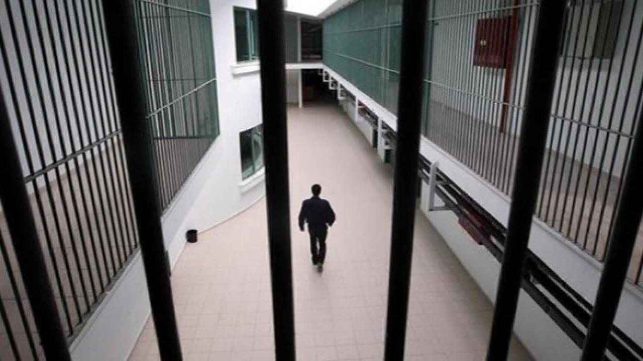 Tutuklu Baba Açık Görüşte Kızını Hastanelik Etti