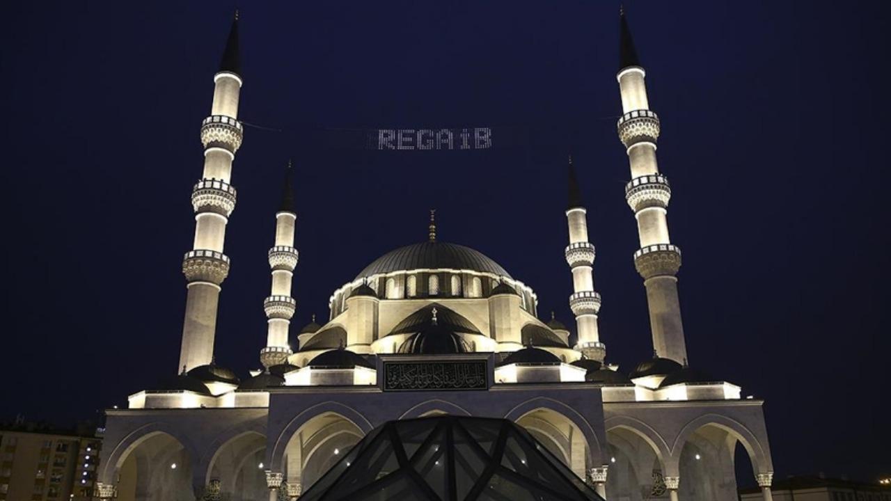 Üç Aylar Ne Zaman Başlıyor? Regaib Kandili Hangi Tarihte İdrak Edilecek?