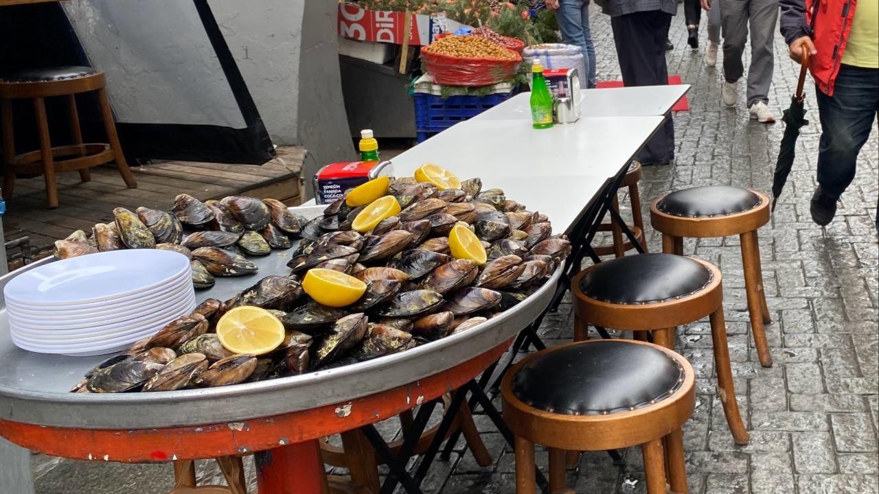 Uzmanlardan Sokak Yemekleri İçin Hayati Uyarı: “Güvenmediğiniz Satıcıdan Almayın”