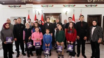 Vali Yiğitbaşı, Atatürk’ün Yeşil Vatan Hayalini Resmeden Öğrencileri Ödüllendirdi