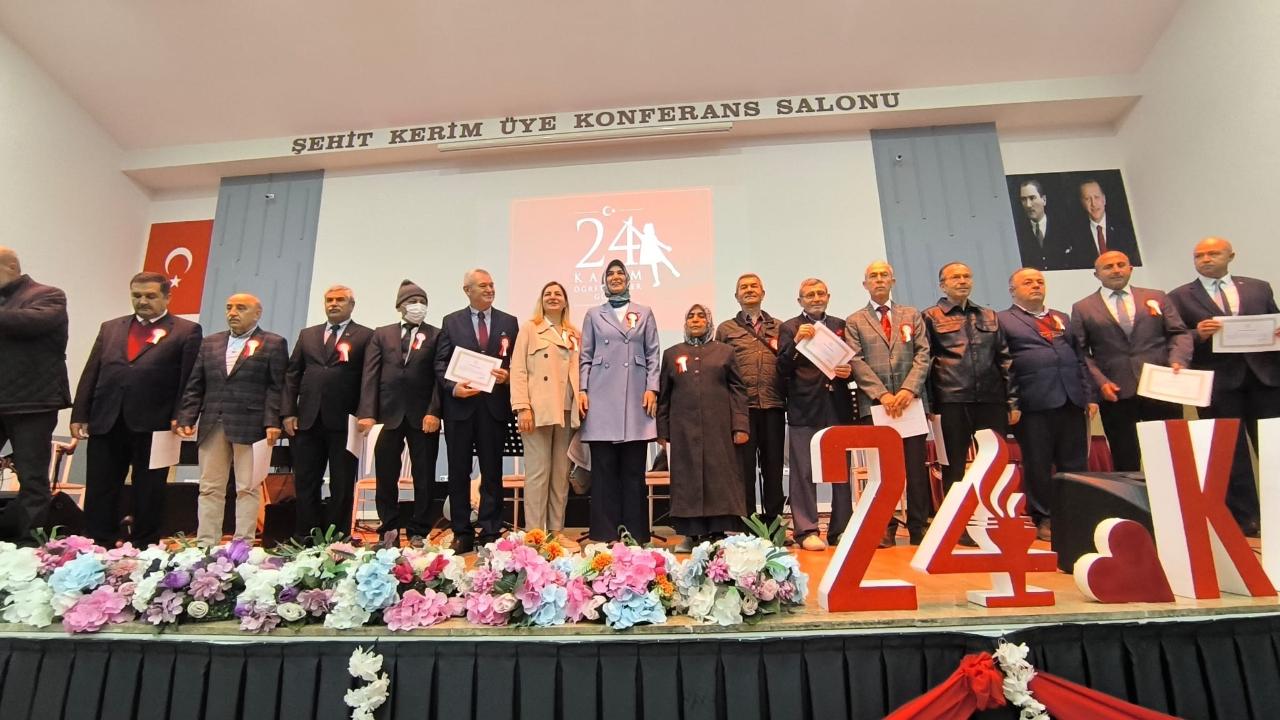 Vali Yiğitbaşı, Emekli Öğretmenlere Şeref Belgesi Takdim Etti