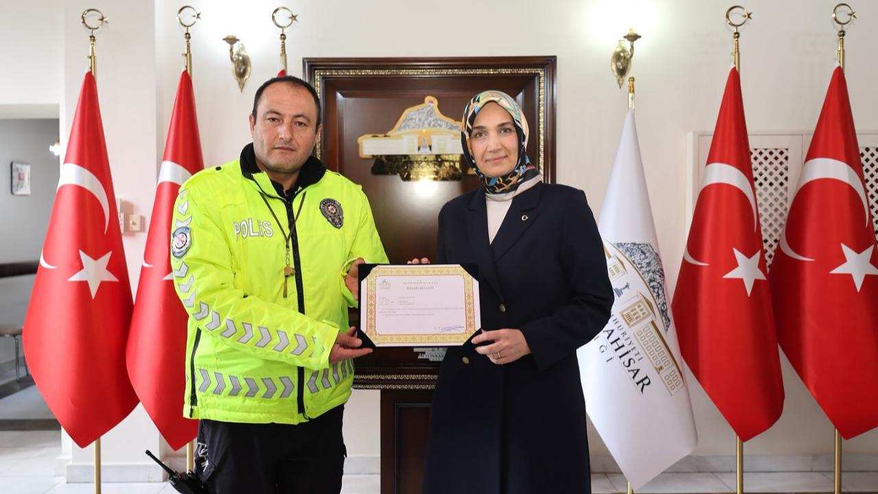 Vali Yiğitbaşı’ndan Trafik Polislerine Örnek Teşekkür