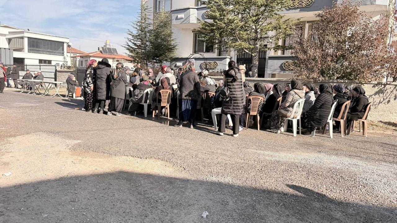 Zehirlenme Felaketinde Acılı Bekleyiş Sürüyor