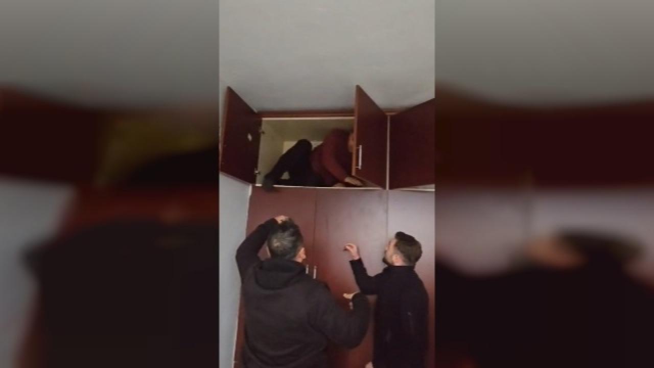 49 Suçtan Aranan Firari Evde Böyle Saklandı: Şahıs Gardıropta Yakalandı!