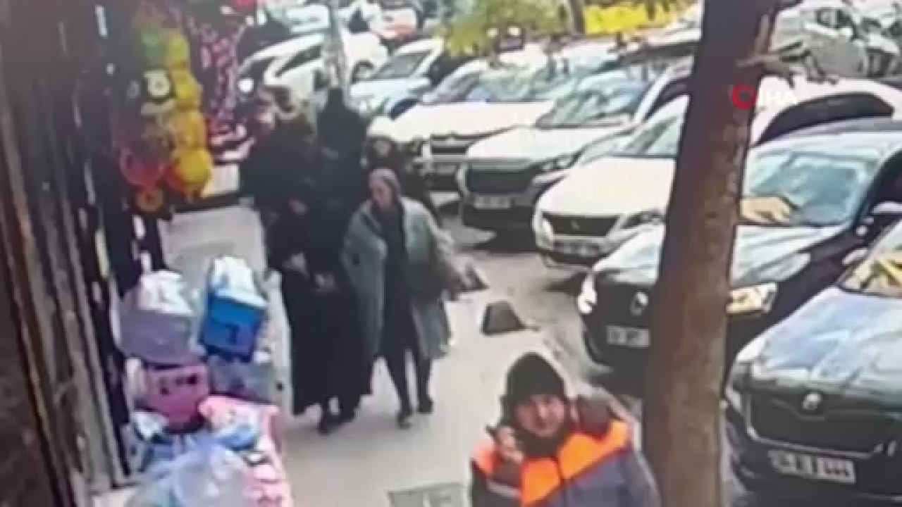 5 katlı binada balkon çöktü, yayalar son anda kurtuldu