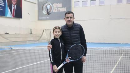5 Yaşında Kortla Tanıştı, Milli Takıma Seçildi: Genç Tenisçi Çınar’ın Hedefi Uluslararası Dereceler!
