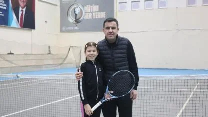 5 Yaşında Kortla Tanıştı, Milli Takıma Seçildi: Genç Tenisçi Çınar’ın Hedefi Uluslararası Dereceler!