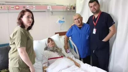 60 Yaşındaki Kadının Karnındaki Şişlik, Büyük Bir Kitle Çıkardı: "Hamile Olmadığımı Öğrendiğimde Şok Oldum"