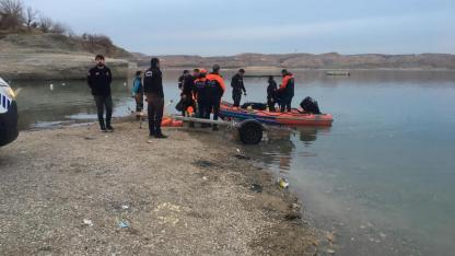 Adıyaman’da Tekne Albora Oldu: 4 Yaralı Kurtarıldı 1 Kayıp Arama Çalışması Devam Ediyor!
