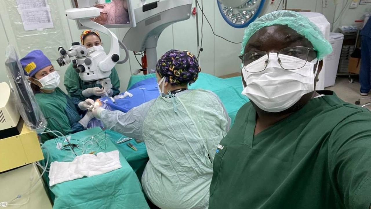 AFSÜ’de Asistan Olan Afrikalı Hekim Ülkesine Hizmet Etmek İstiyor
