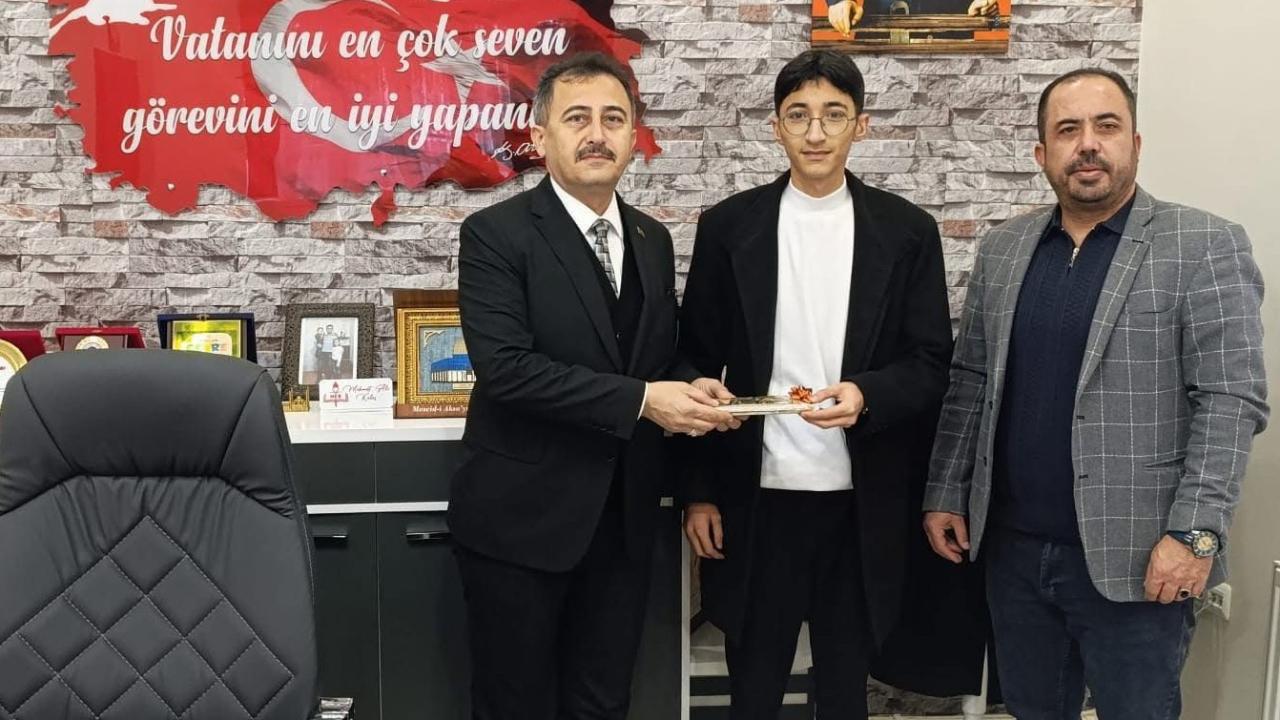 Afyon Polisi Sahada: Geleceğin Ustalarına "Hayat Bilgisi"