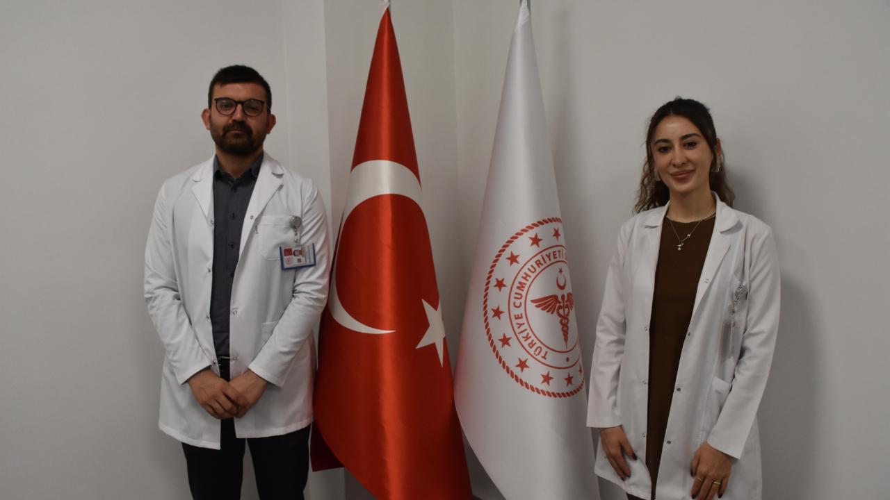 Afyonkarahisar Sandıklı Devlet Hastanesinde Görev Yapan Doktor Çift, Hem Hayatta Hem Meslekte Birbirine Destek Oluyor