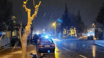 Afyonkarahisar’da Beklenen Kar Yağışı Etkisini Gösterdi...Pazartesi Okullar Tatil Mi?