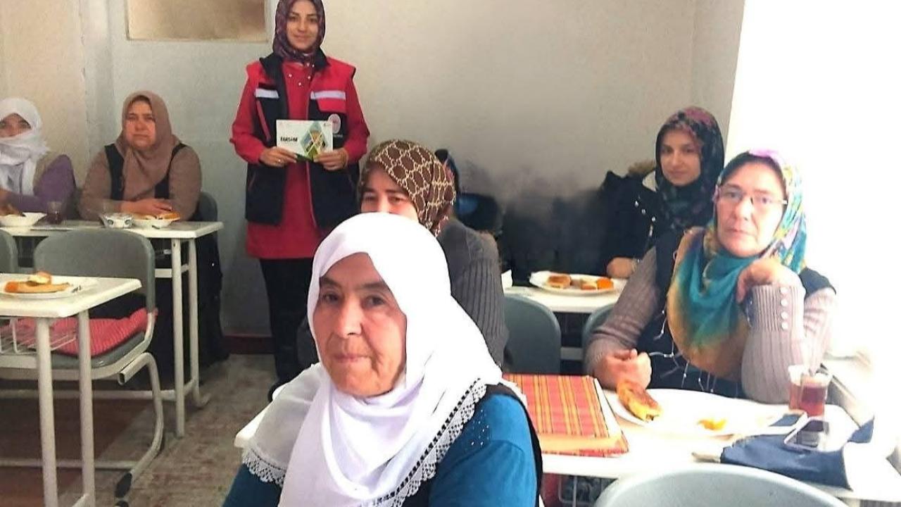 Afyonkarahisar’da Kadın Çiftçilere Tarımsal Eğitim Desteği