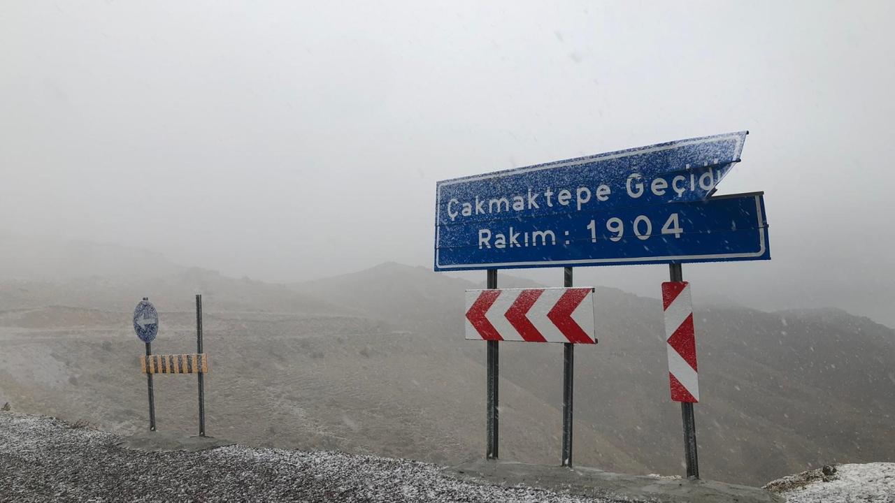 Afyonkarahisar'da kar yağışı yüksek kesimlerde etkili oldu