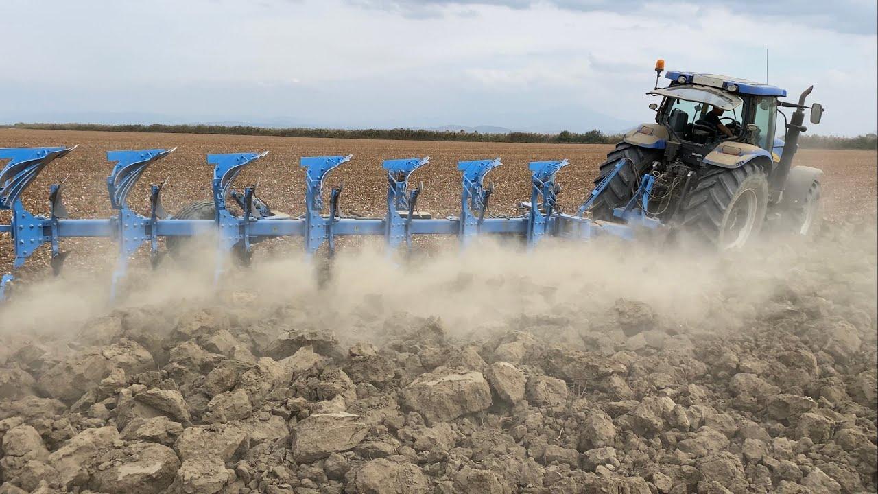 Afyonkarahisar’da Toprağı Sürerken Bulduğu Şey Polisi Harekete Geçirdi