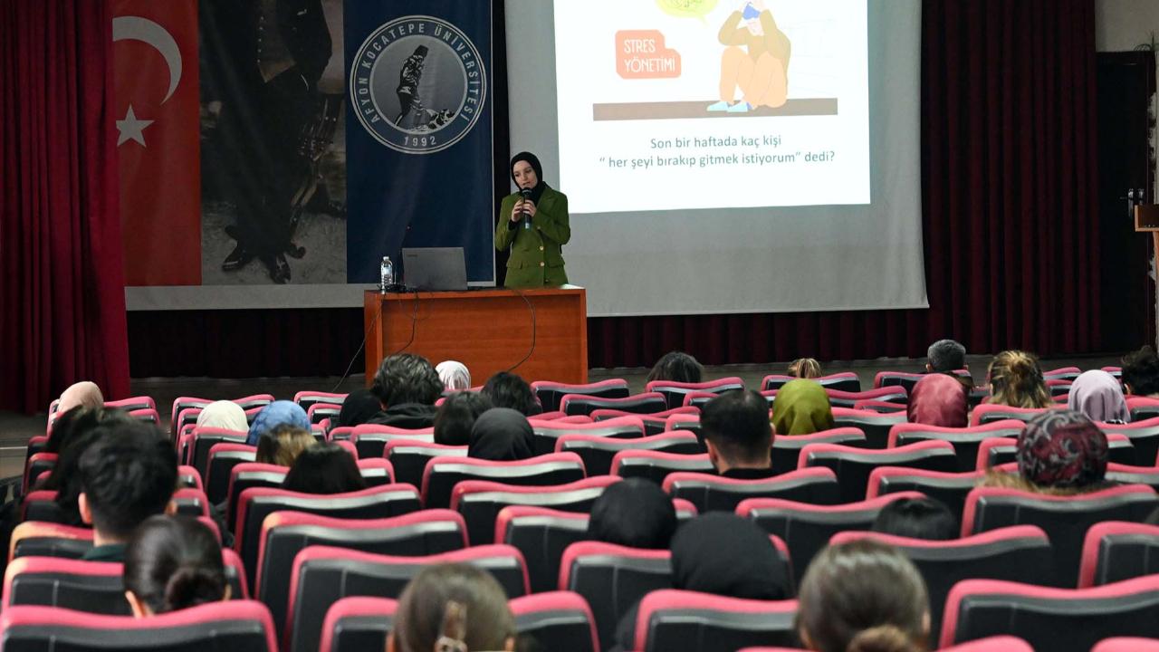 AKÜ’de Stres ve Başarı Konferansı