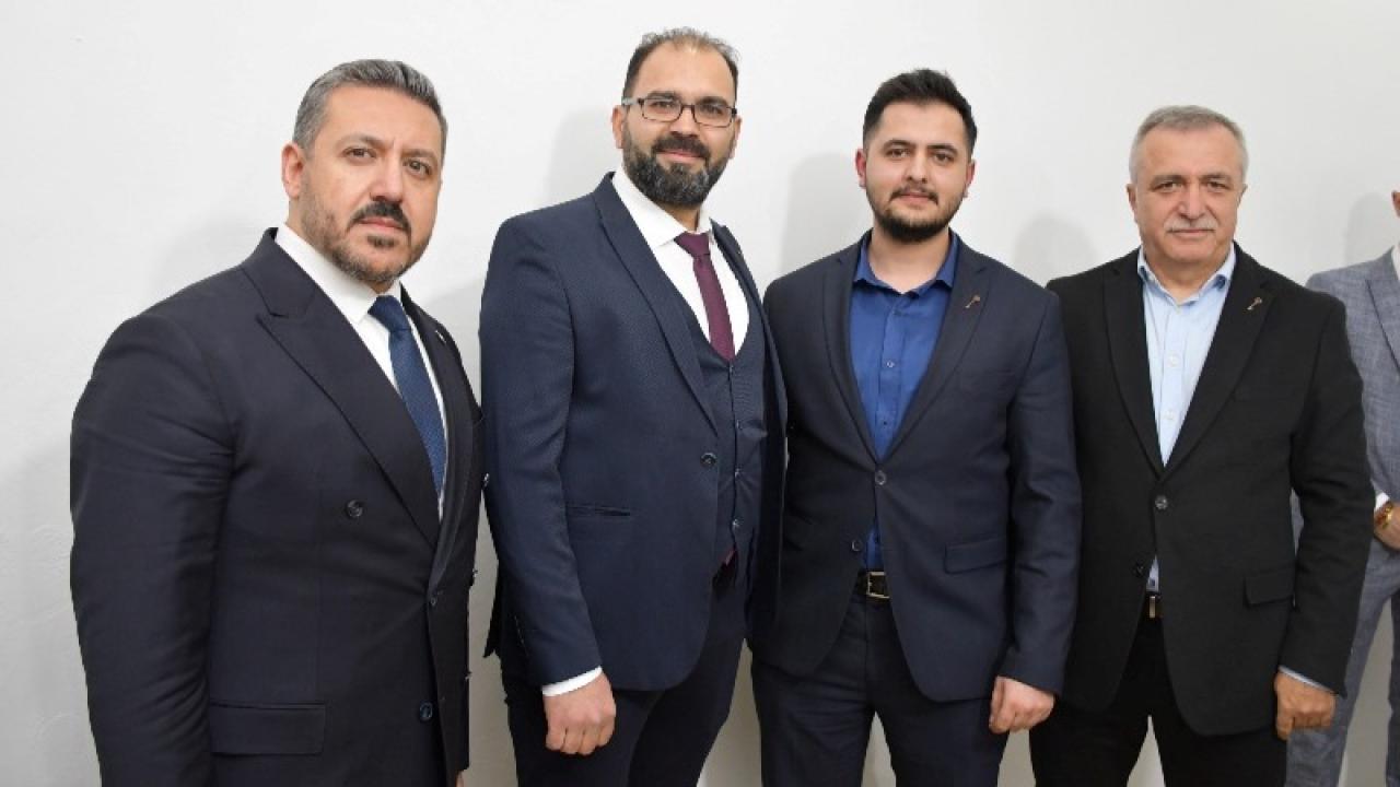 Anahtar Parti, Sandıklı Ve Dinar&#039;da Başkalarını Yeniledi