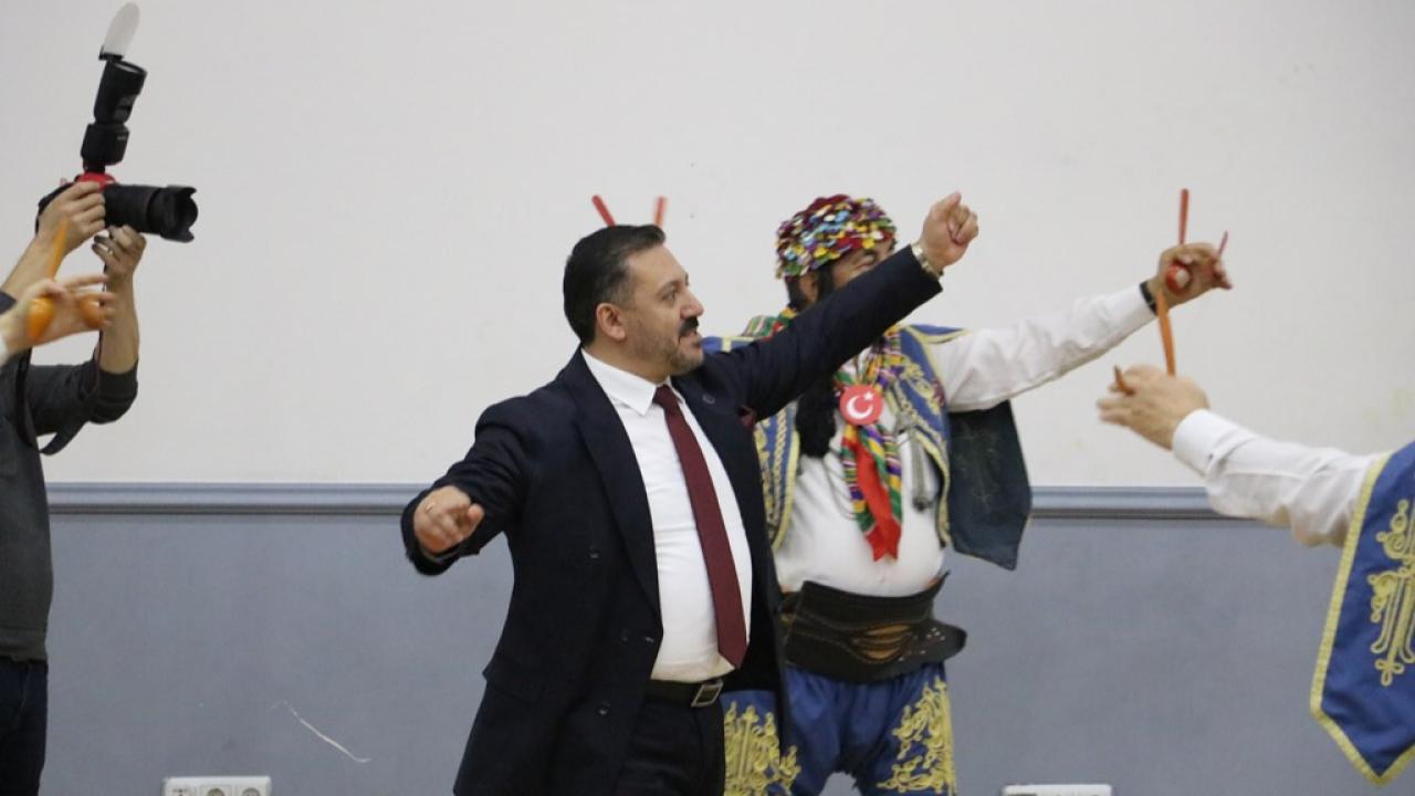 Anahtar Parti'den Çalgılı Rozet Töreni