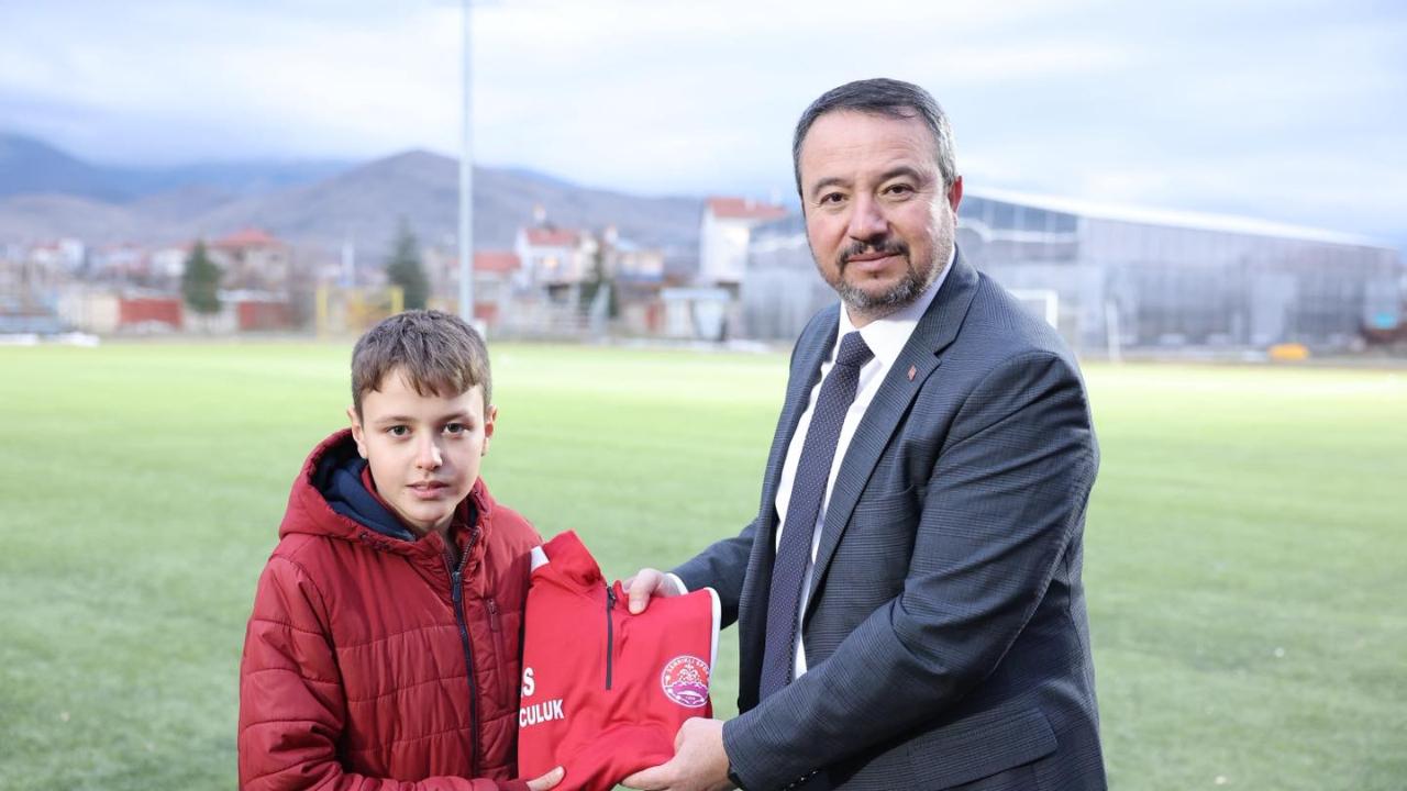 Başkan Adnan Öztaş’tan Sandıklı Altyapı Sporcularına Destek