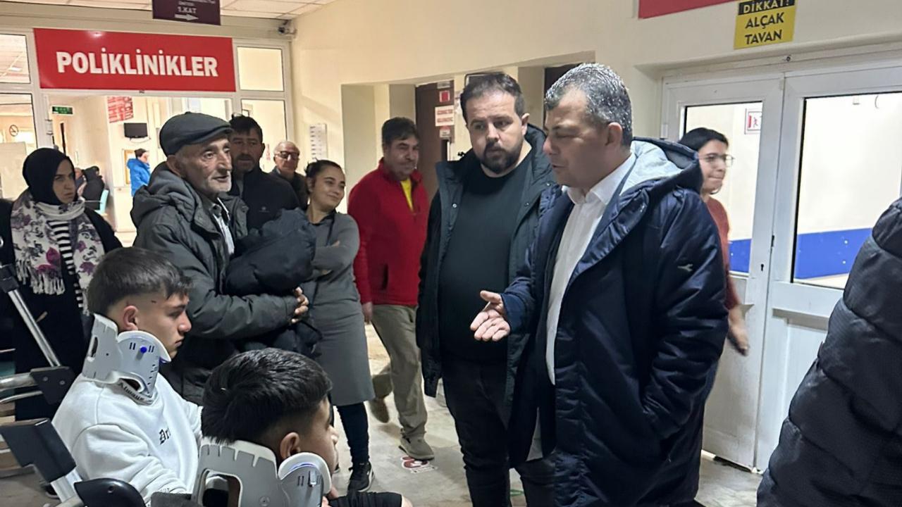 Başkan Koyuncu, Servis Kazasında Yaralanan Öğrencileri Hastanede Ziyaret Etti