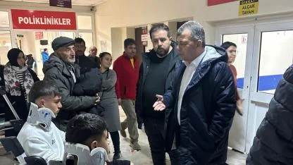 Başkan Koyuncu, Servis Kazasında Yaralanan Öğrencileri Hastanede Ziyaret Etti