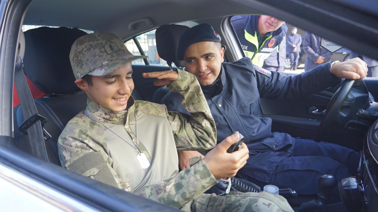 Başkan Özaşkın Otizmli Cafer’in Askerlik Hayalini Gerçekleştirdi