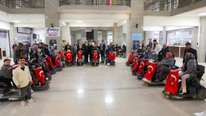 Belediye’den Engelliler Günü’nde 20 Akülü Sandalye Desteği