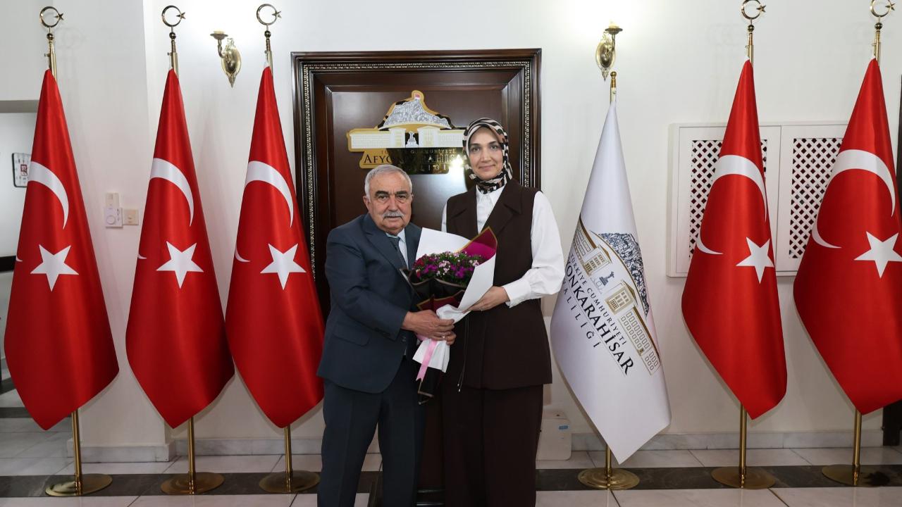 Cengiz'den Yiğitbaşı'na Çiçekli Ziyaret