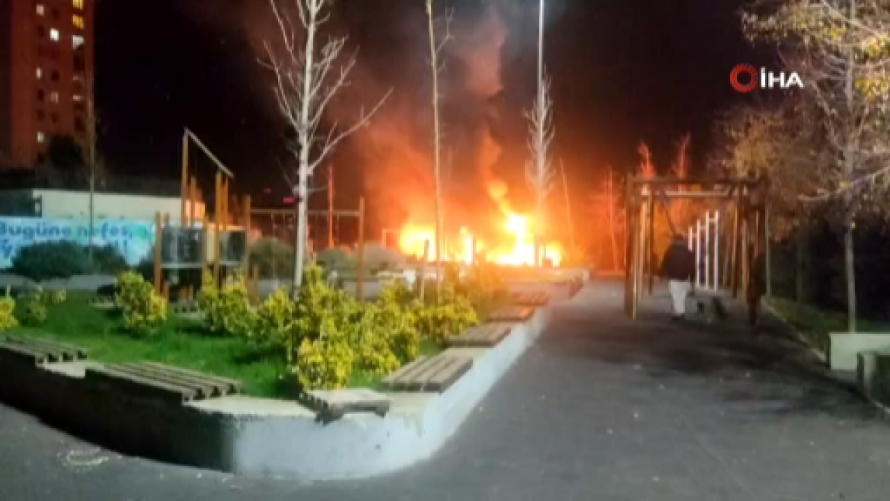 Çocuk Parkı Alev Alev Yandı